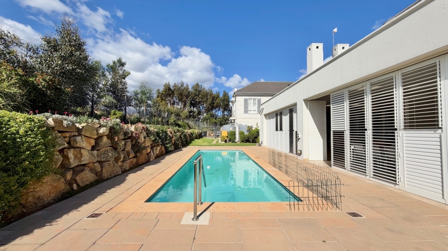 5 Bedroom Property for Sale in Sir Lowrys Pass Village Western Cape